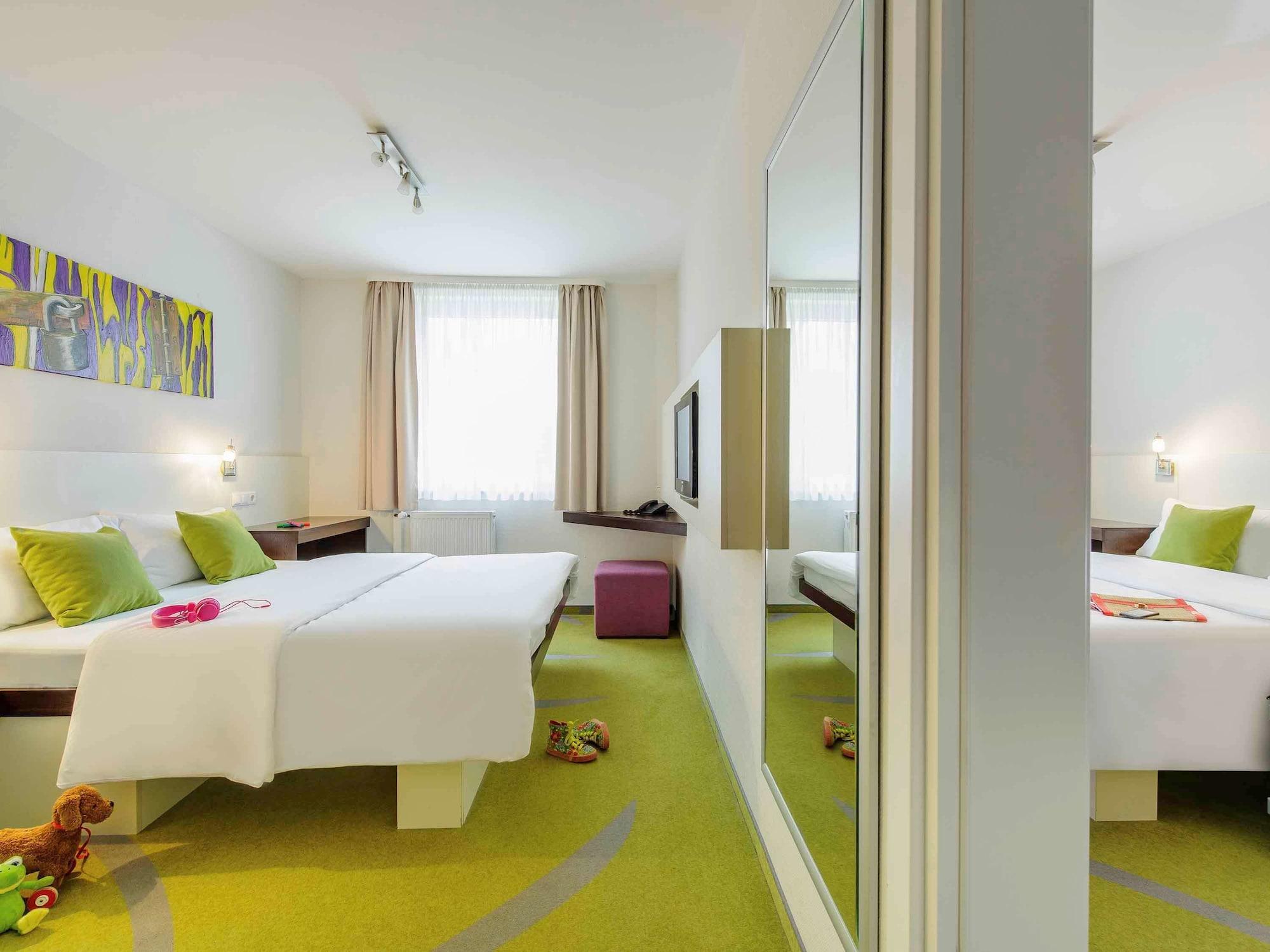Ibis Styles West 3*