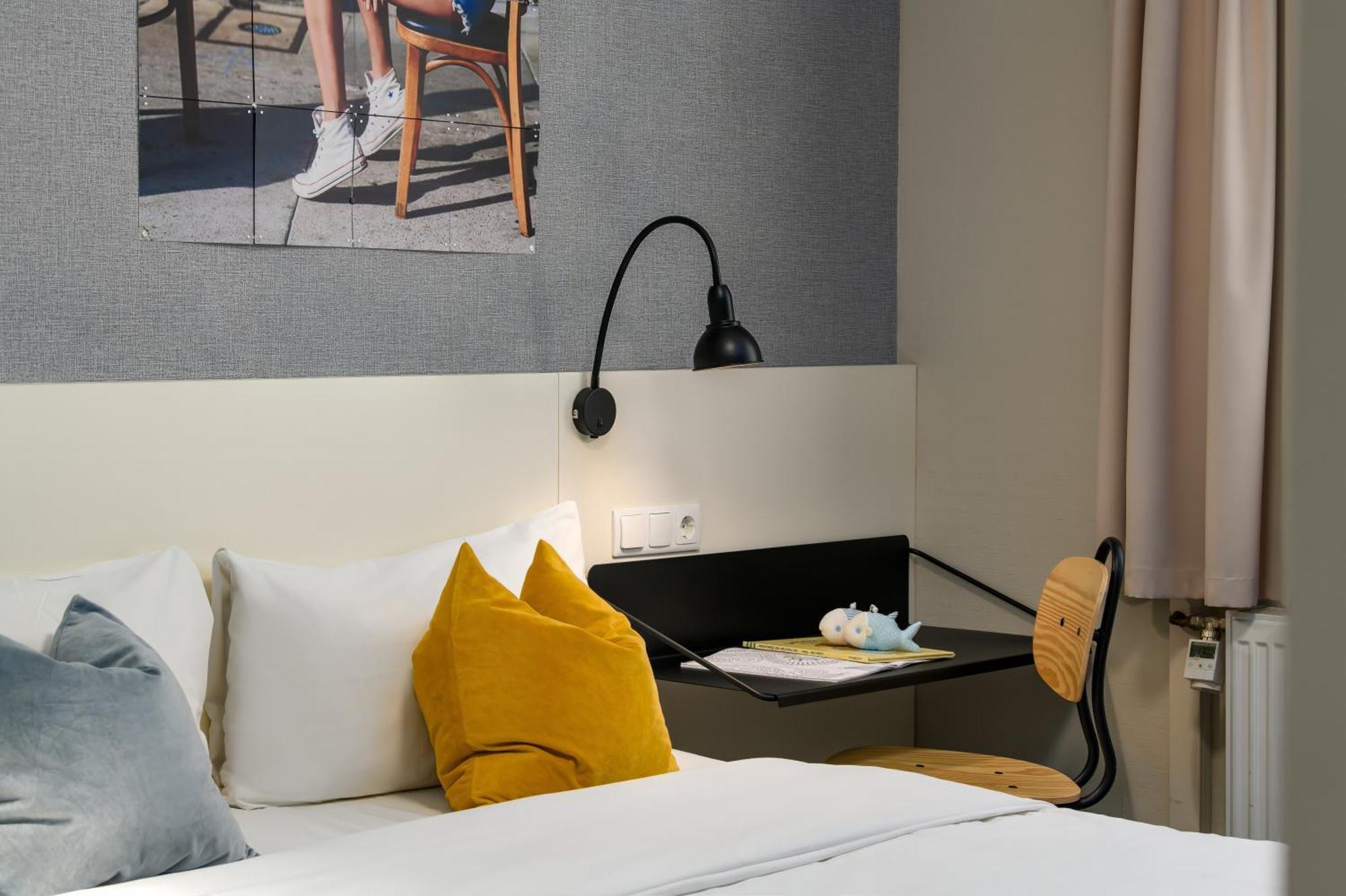 Ibis Styles West