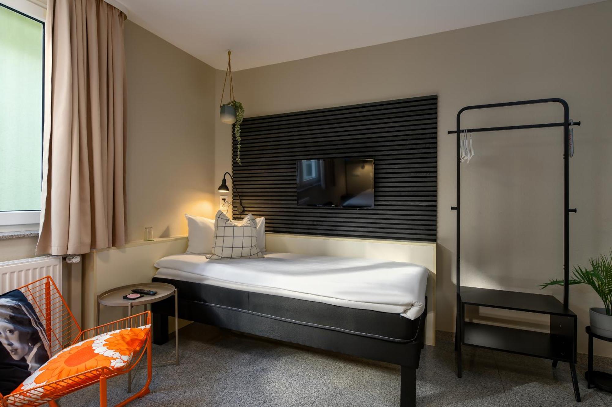 Ibis Styles West Hotel 3*