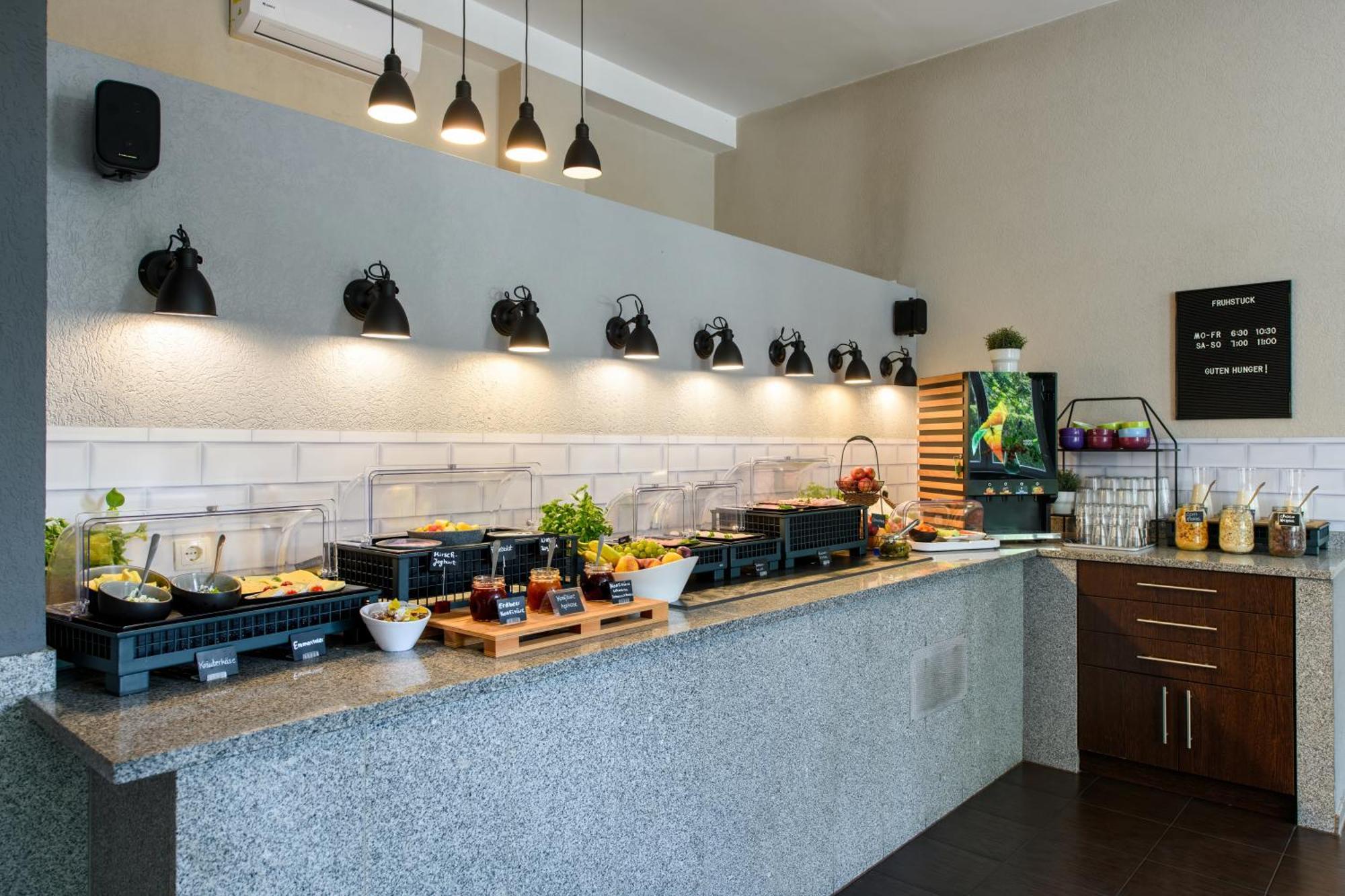 Ibis Styles West 3*