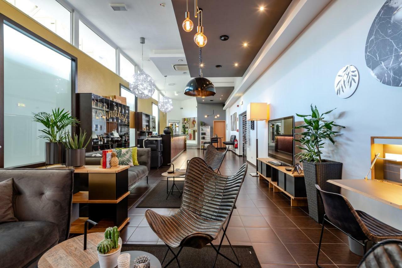 Ibis Styles West